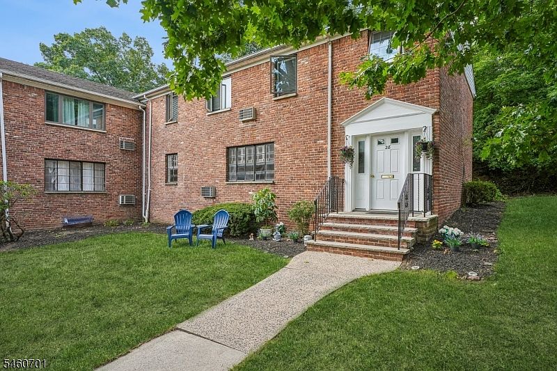 1st image of 28A Troy Dr