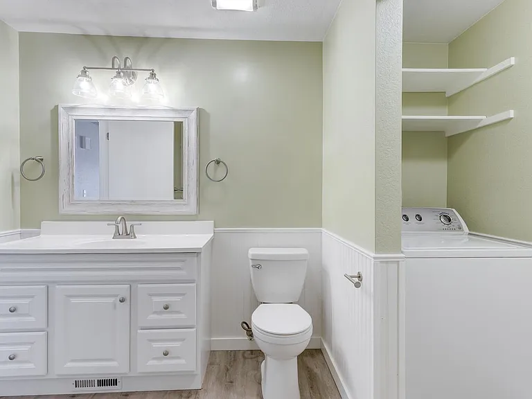 2910 & 2912 S Holden Ave — Photo 22