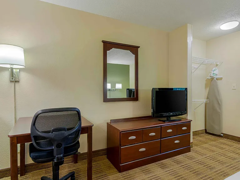 Studio Suite - 1 Queen Bed
