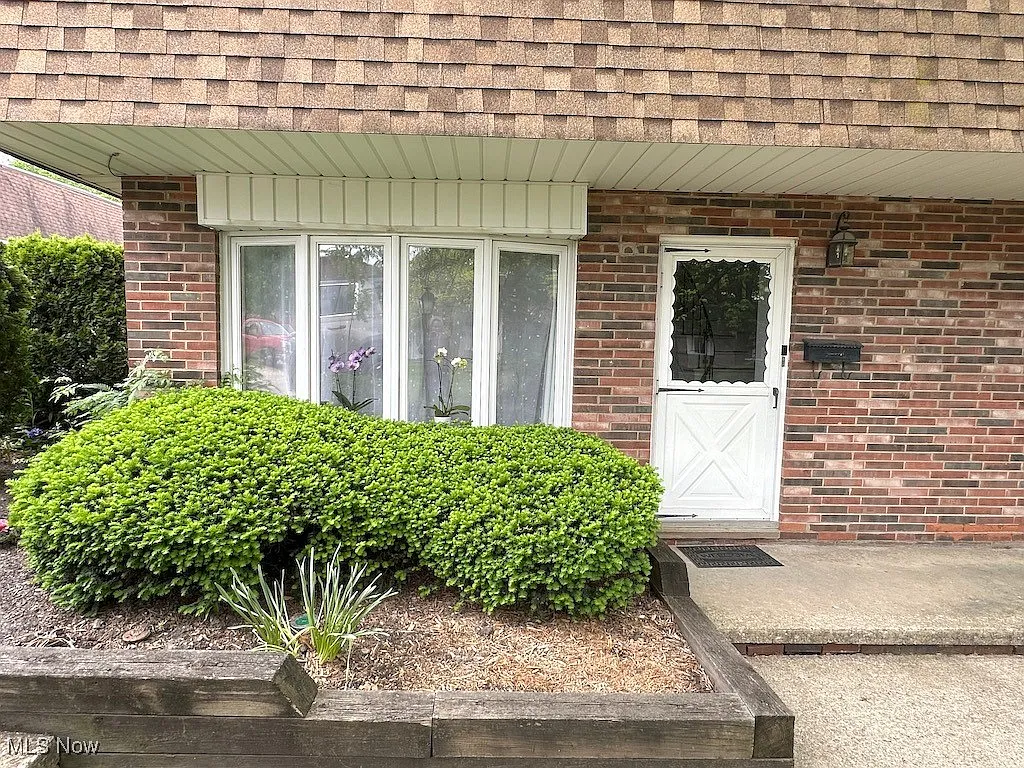 6482 State Rd APT E1 photo 1