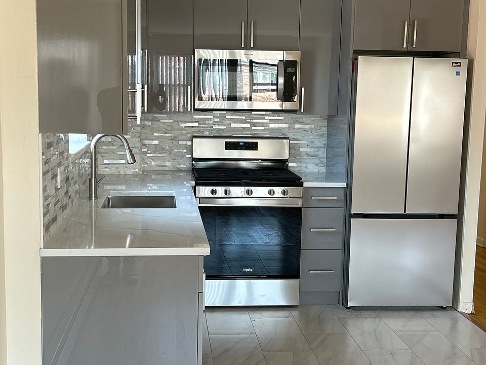 1st image of 914 E 211th St #3