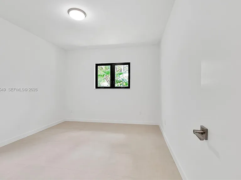 950 Bayamo Ave — Photo 27
