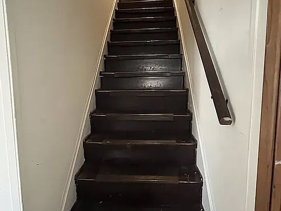 3rd image of 810 N Lincoln St