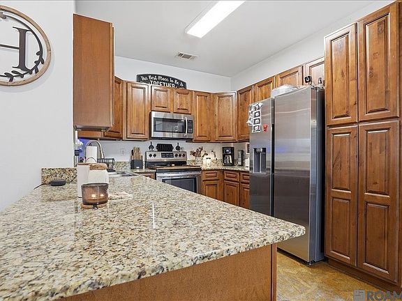 5th image of 20405 Ridgelake Rd