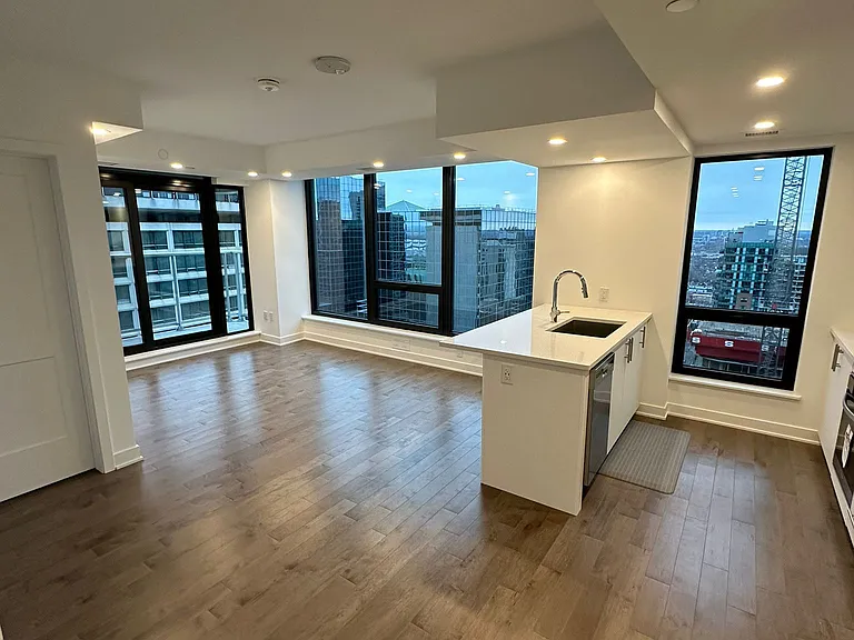 340 Queen St #2307 — Photo 8