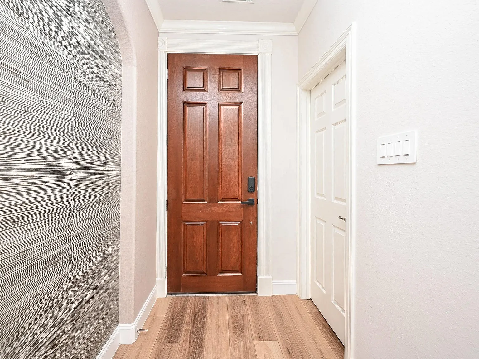 3 bed, 3.5 bath, 2396 sqft, $4,400 — Photo 4