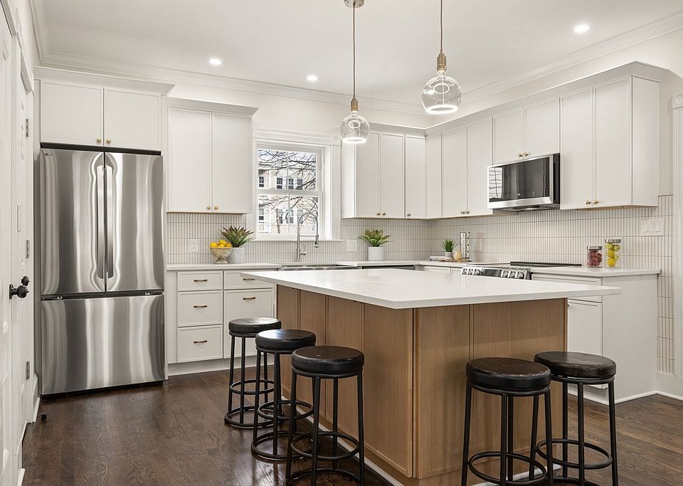 1st image of 59 Wenham St #1