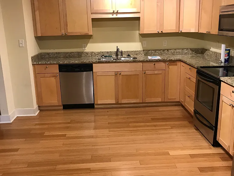 1000 Kavanaugh Blvd #4 — Photo 1