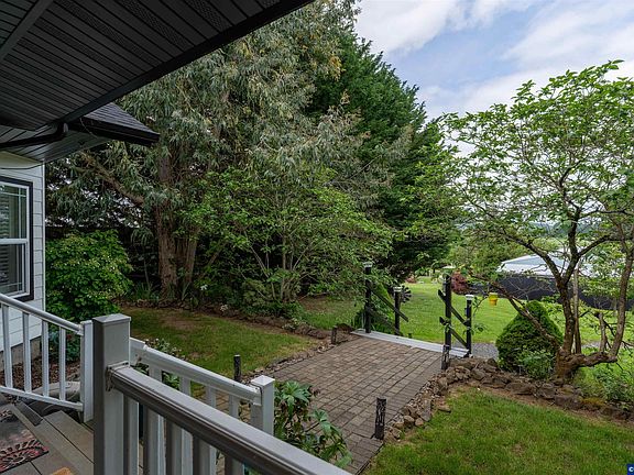 4th image of 36292 Hillside Ln
