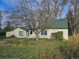 5164 W Carpenter Rd, Flint, MI 48504