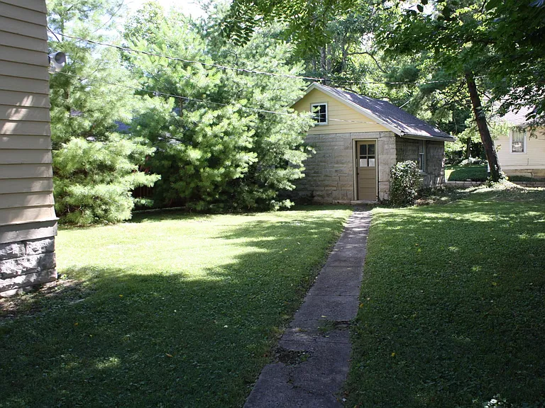 519 S Fess Ave — Photo 8