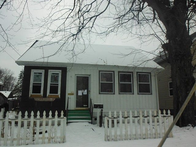 2nd image of 412 S Van Buren St