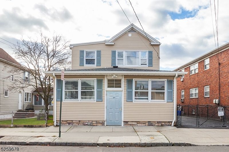 1st image of 27 Honiss St