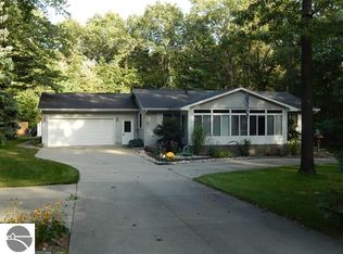 117 Teaberry Ln, Houghton Lake, MI 48629