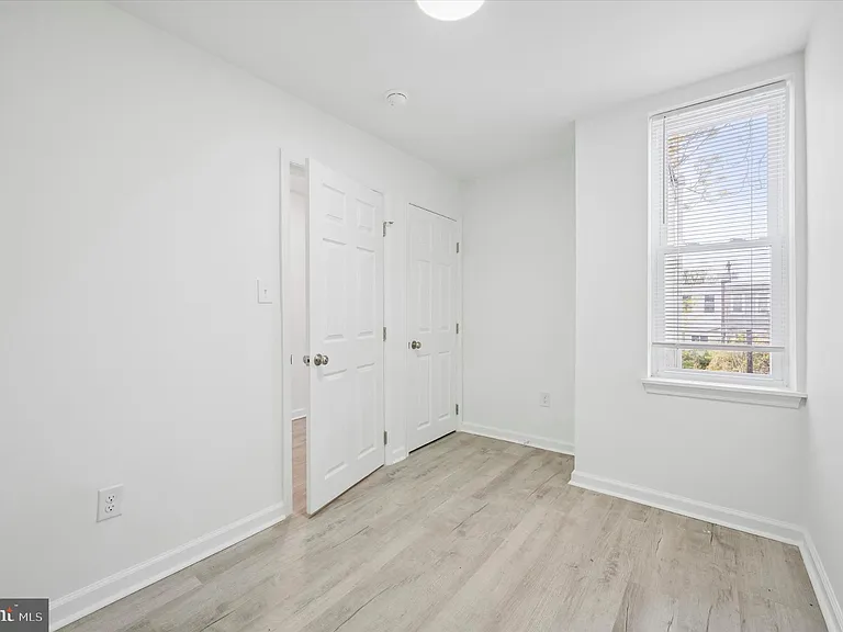 248 N Alden St — Photo 10