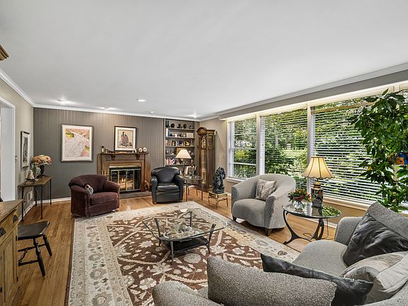 4th image of 1557 Cavell Ave