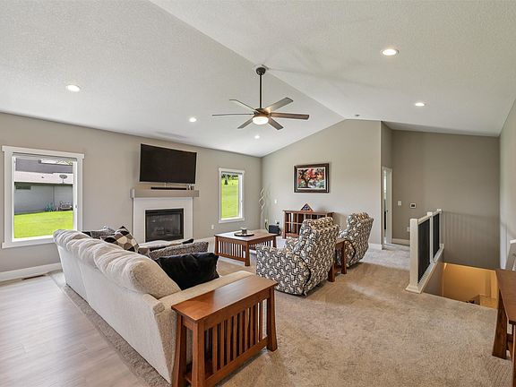 2nd image of 10214 Thorne Dr