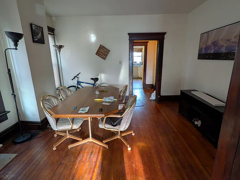 2430 Indianola Ave — Photo 14