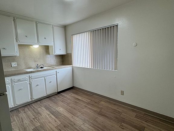 4th image of 1418 S Crowe St #17