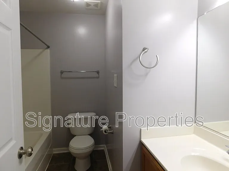 8197 Belton Cir — Photo 36