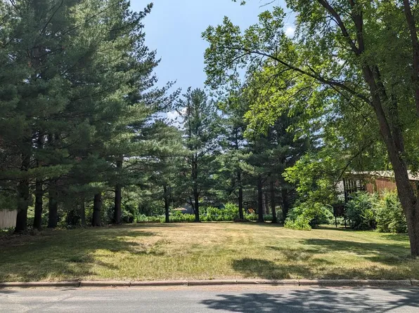 921 Ivanhoe Dr, Northfield, MN 55057