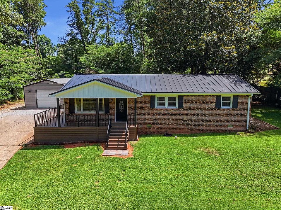 1st image of 30 Dogwood Dr