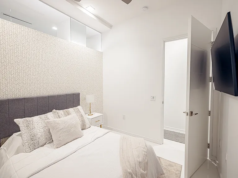 400 Old Woodward Ave #306 — Photo 30