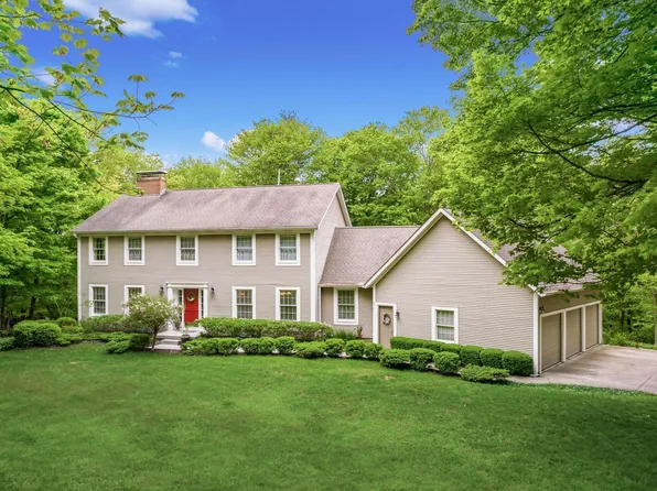 395 Fern Hill Dr, Granville, OH 43023