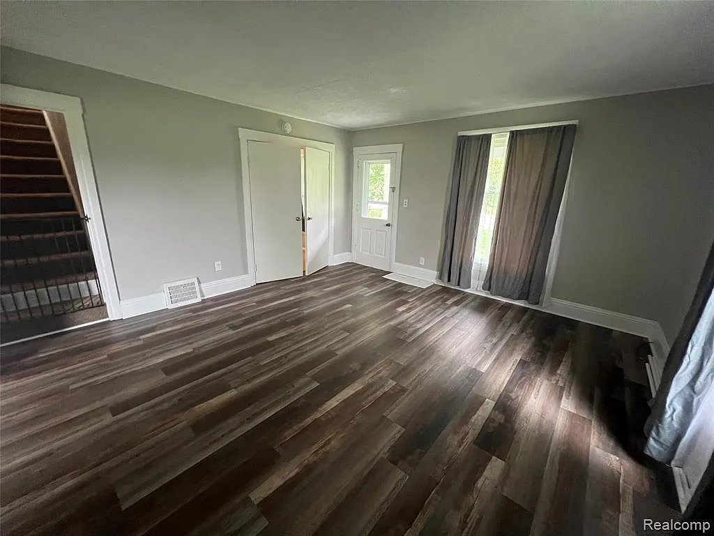 4 bed, 2114 sqft, $2,000 — Photo 4