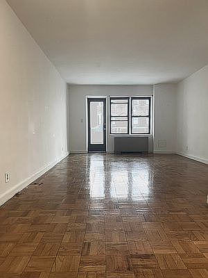 3rd image of 117 E 71st St APT 5D