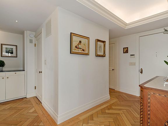 3rd image of 1501 N State Pkwy APT 17A