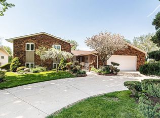 895 Kelly Ln, Dubuque, IA 52003