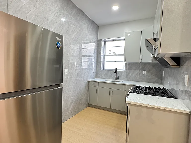 2349 62nd St #2-F — Photo 2