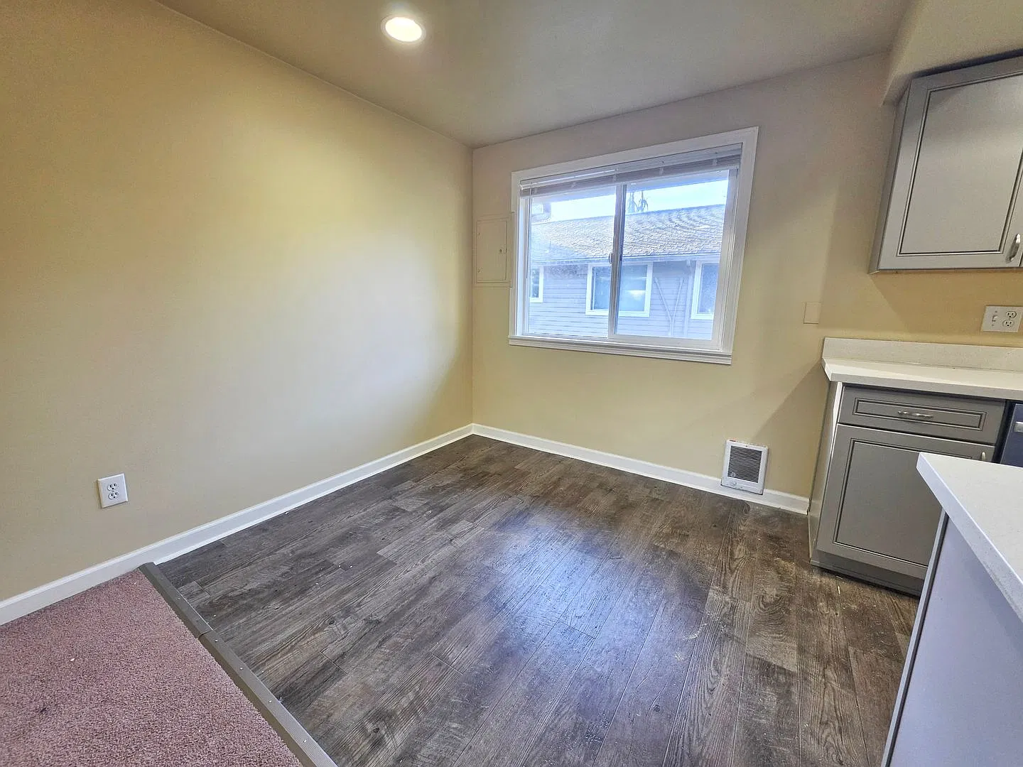 Beautiful 2 Bed 1 Bath Condo in Mountlake Terrace — Photo 3