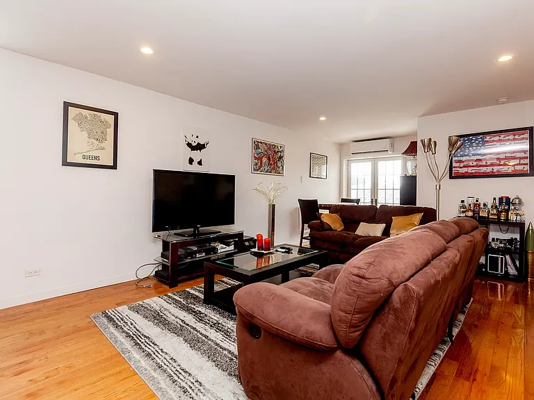 25-27 Astoria Blvd S #3C — Photo 2