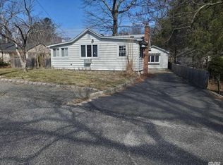 221 King Rd, Rocky Point, NY 11778