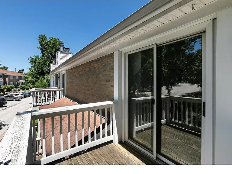 1422 Bluebird Ter — Photo 12