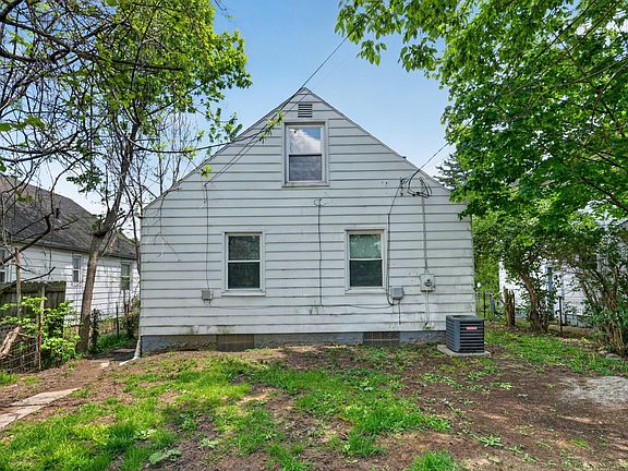 3rd image of 555 Clark Ave