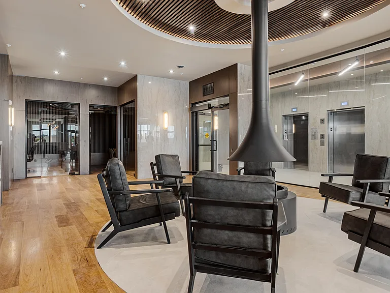 180 Kanata Ave — Photo 27