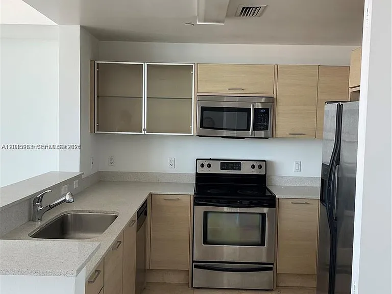 350 NE 24th St #813 — Photo 4