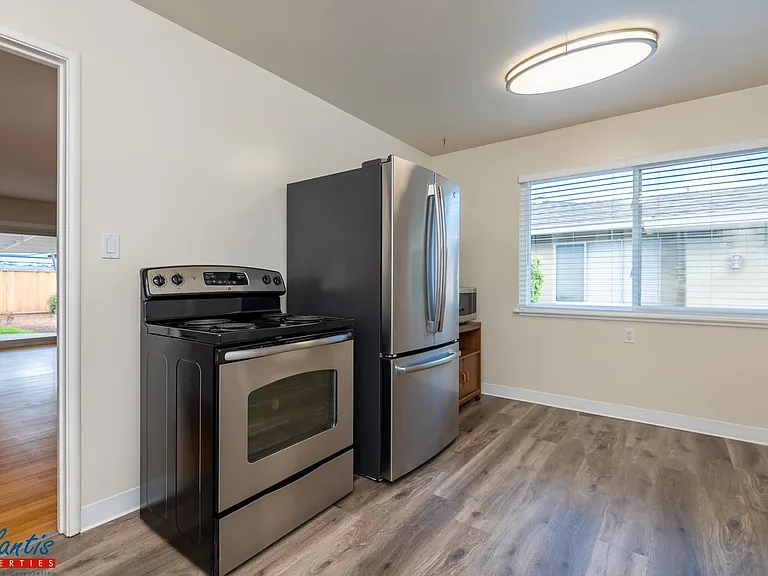 807 Mulberry Ln — Photo 6
