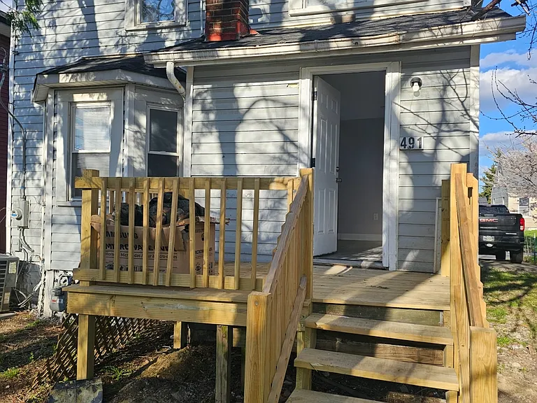 491 Townsend Ave — Photo 8