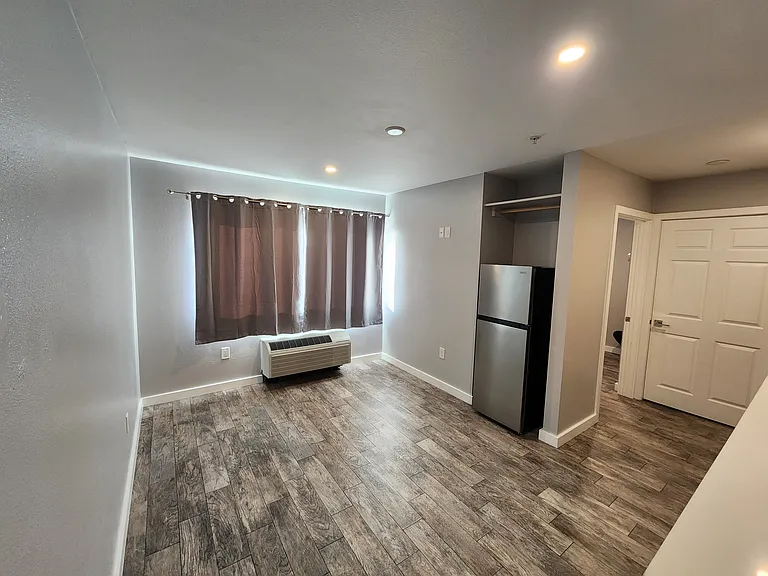 1313 W Morena Blvd #19 — Photo 26
