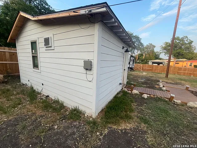1 bed, 1.0 bath, 12231 sqft, $575 — Photo 2