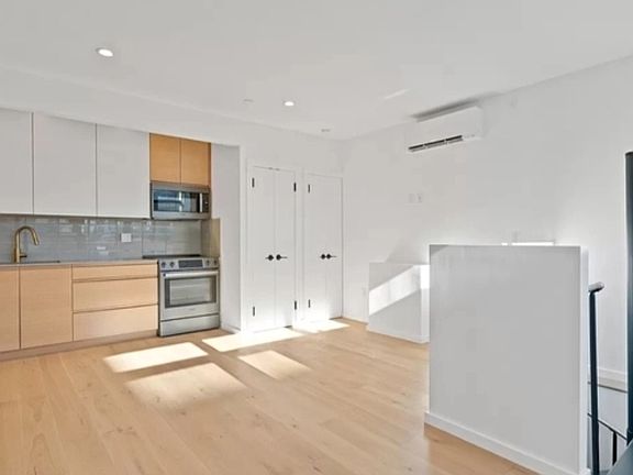 3rd image of 20-48 Steinway St #101