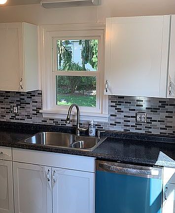 2nd image of 224 W Oakmont Blvd