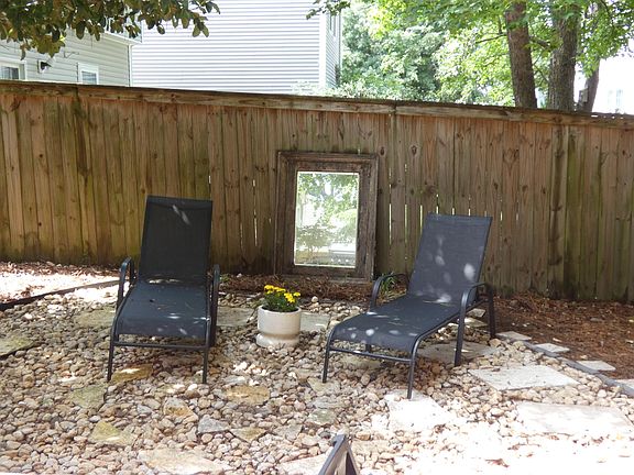 5th image of 1790 Towne St