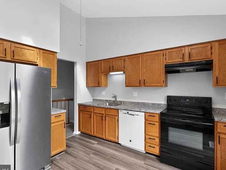 12909 Summer Hill Dr — Photo 3