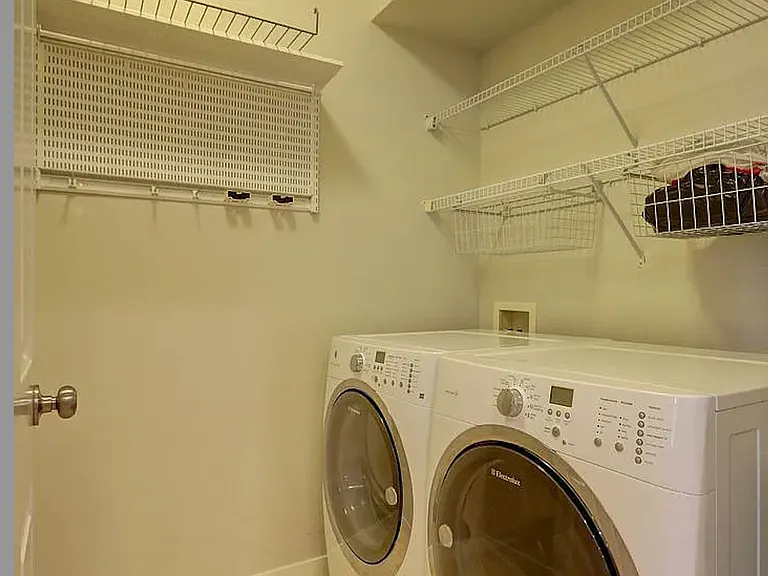 1601 NE Katsura St #203 — Photo 5