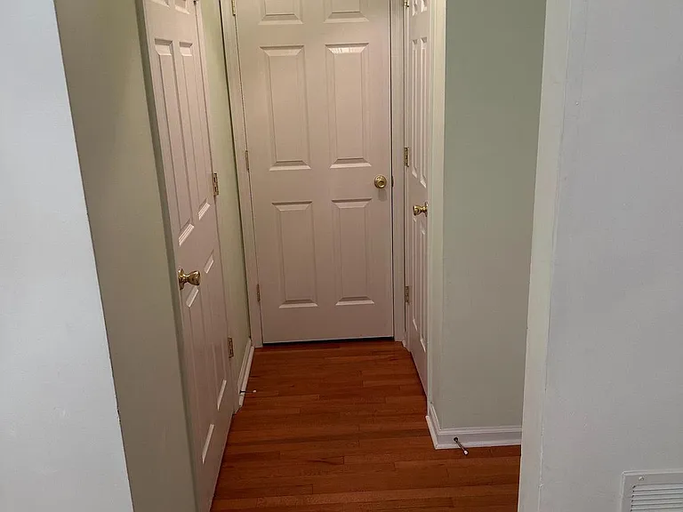 193 Fountayne Ln — Photo 2